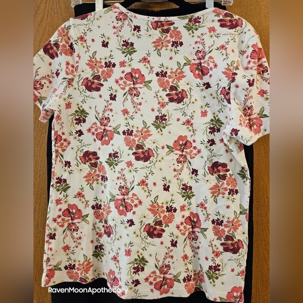 Womens Outfit - Picture 4 of 8